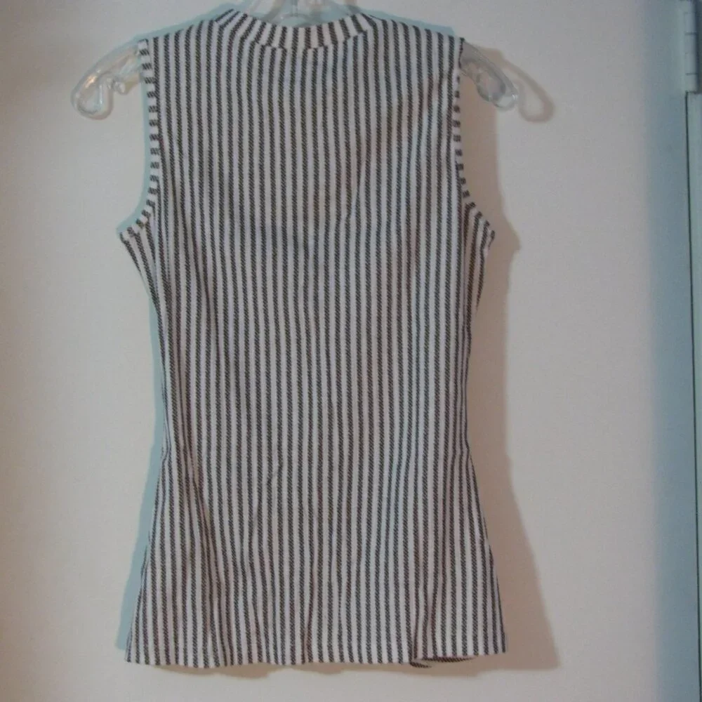 Striped Top XL New Without Tags NWOT Gray & White Stripes Cutouts Super Cute - Picture 4 of 5